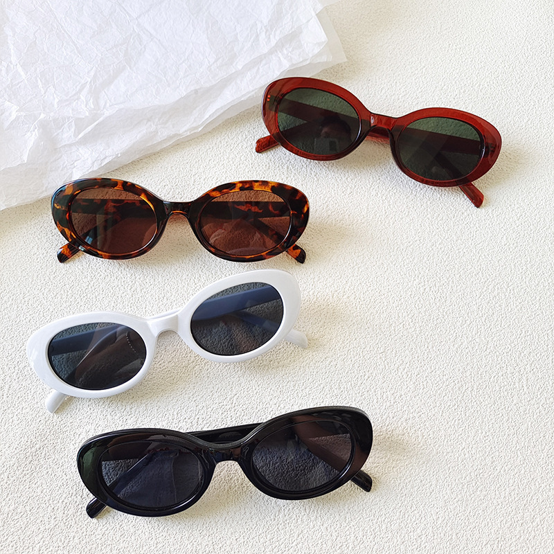 Vintage Outdoor Fashion - Vintage Kleine Ovale Sonnenbrille für Damen